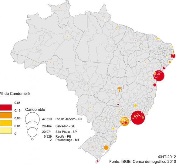 Początek <em>xirê -</em> “dzieci świętych” tańczą dla <em>orixás</em>. Autor: Piotr Brych, Serra, 2012.